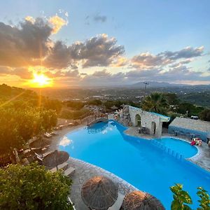 Arolithos Traditional Village Hotel